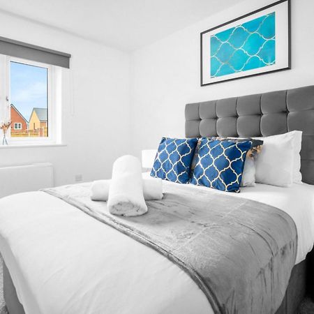 New 2 Bedroom Deluxe Apartment - Parking - Wifi & Netflix - Top Rated - 50C Cradley Heath ภายนอก รูปภาพ