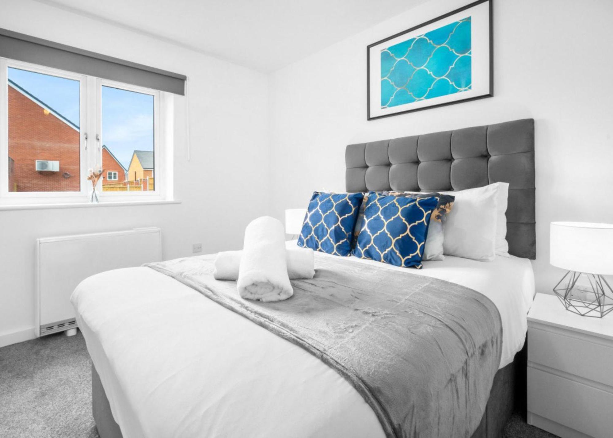 New 2 Bedroom Deluxe Apartment - Parking - Wifi & Netflix - Top Rated - 50C Cradley Heath ภายนอก รูปภาพ